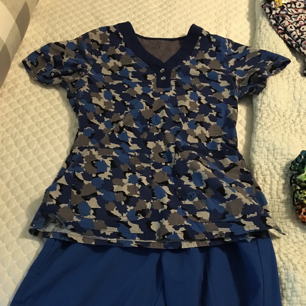 Scrub set